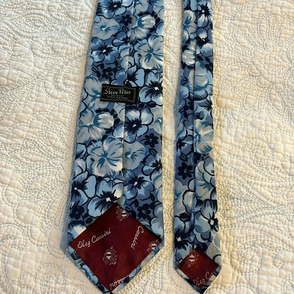 Vintage Oleg Cassini Blue Floral Tie